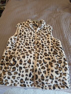 Cozy Leopard Print Fleece Vest - Womens